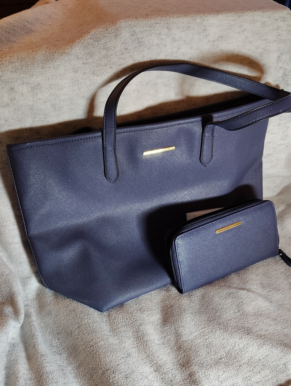Elegant Navy Tote with Matching Wallet - Minimal Gold Accent